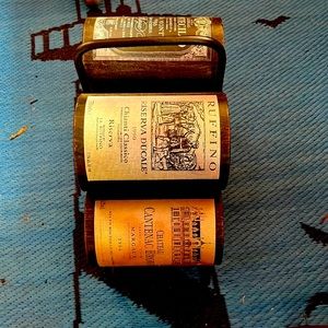 Distressed label vintage wine holder
